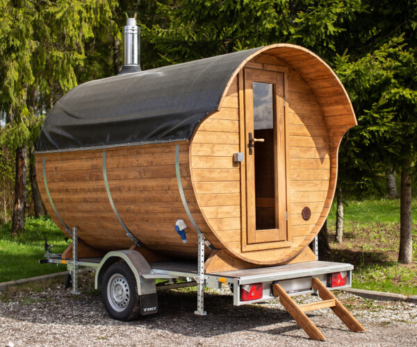 Haagissaun talvises looduses — mobiilne saun rendiks