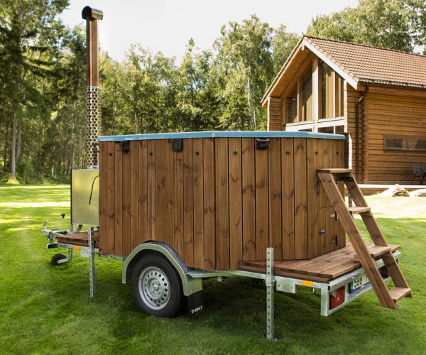 Suur kümblustünn haagisel — mullisüsteem ja LED-valgustus, kuni 10 inimest